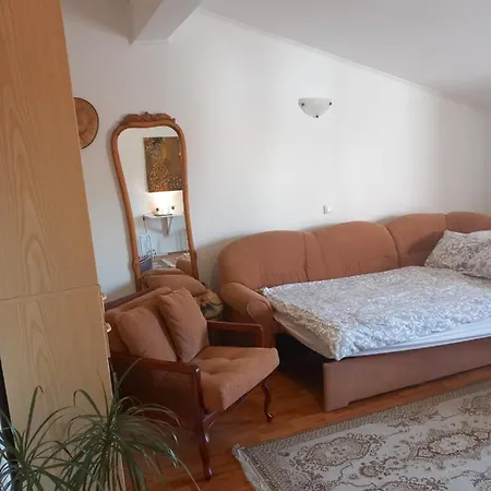 Cosy Rooftop With Balcony Belgrado