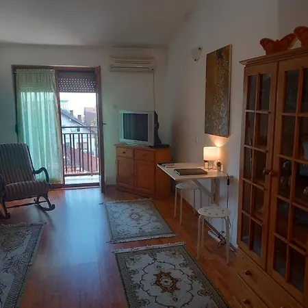 Cosy Rooftop With Balcony Apartment *